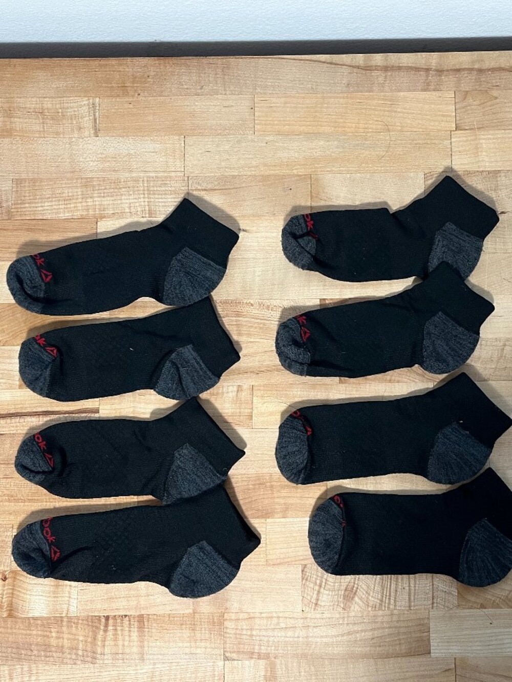 Lot of 4 pairs Mens Large 10-13 Reebok No Show Athletic Socks